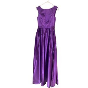 Lavetir Woman’s Formal Bridesmaids Prom Long Purple Dress Size 2 NWT (10-5)